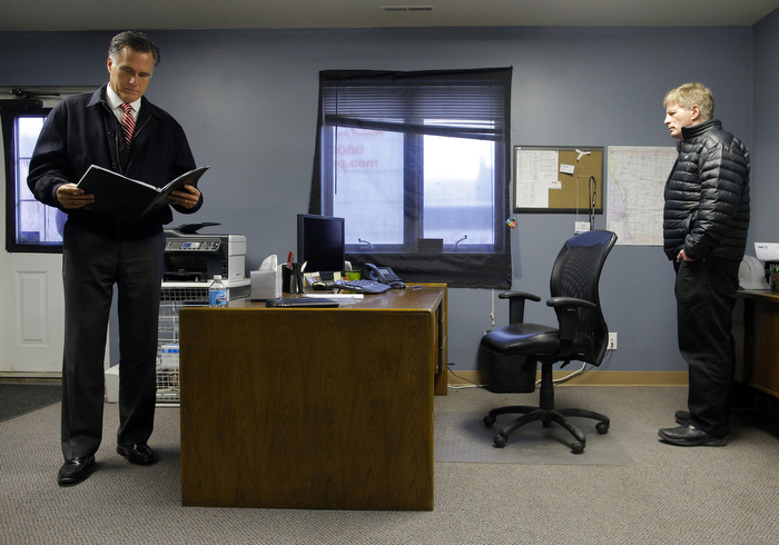 Mitt Rommney Campaigns for the Presidency